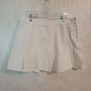 NWT No Boundary Pleated Skirt White, Size 17 Juniors